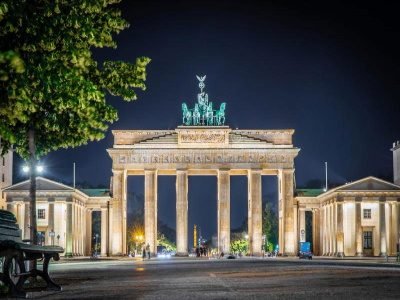 brandenburg-gate-twilight-summer-berlin-151648382