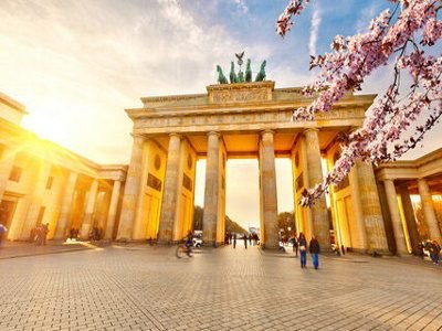 brandenburger_tor_fruehling_650696492_gettyimages_sborisov